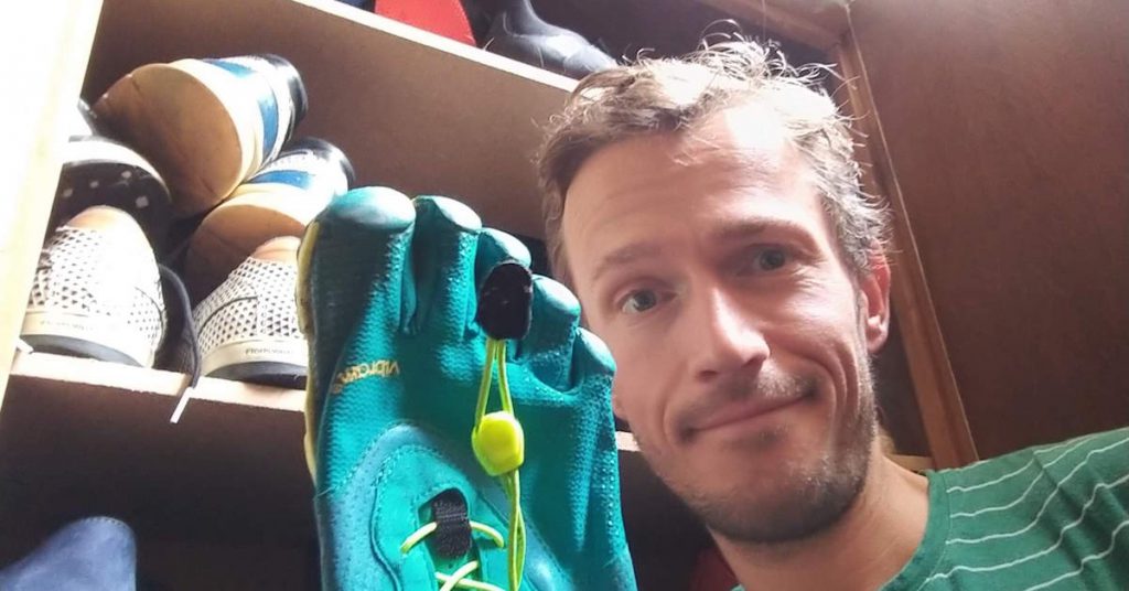 Go barefoot. Of nou ja, is dat verstandig?