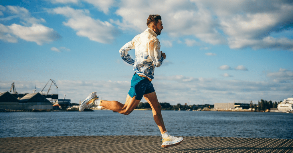 Kom de nieuwe HOKA Bondi X testen met olympisch triatleet Mohamad Maso