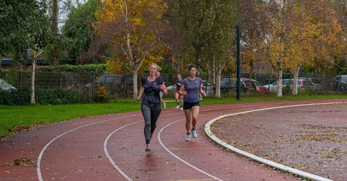 Zo snel moet jij je intervallen lopen - Je PR begint bij ProRun