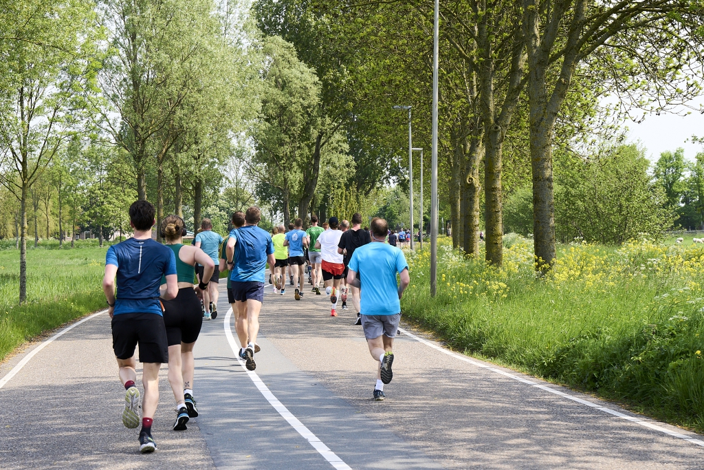 De voor- en nadelen van hardlopen op tempo, hartslag en vermogen