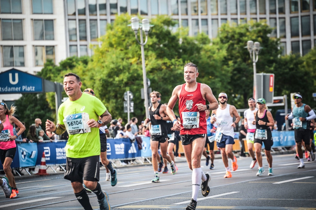 John en zijn Stryd liepen de Berlin Marathon