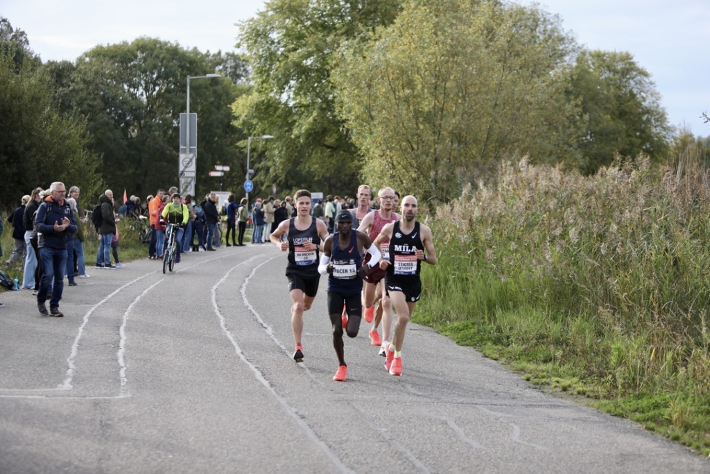 Bas Stigter - Amsterdam Marathon 2025 - onderweg naar 2:14