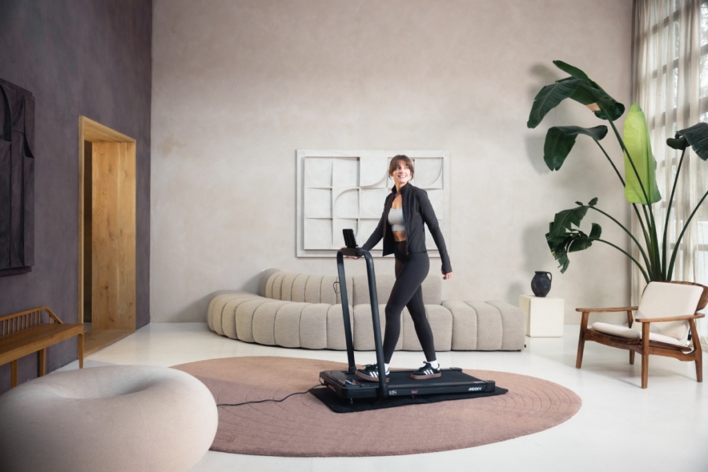 Maak kans op een SmartStep Pro v3 Incline, de compacte loopband van Moovv