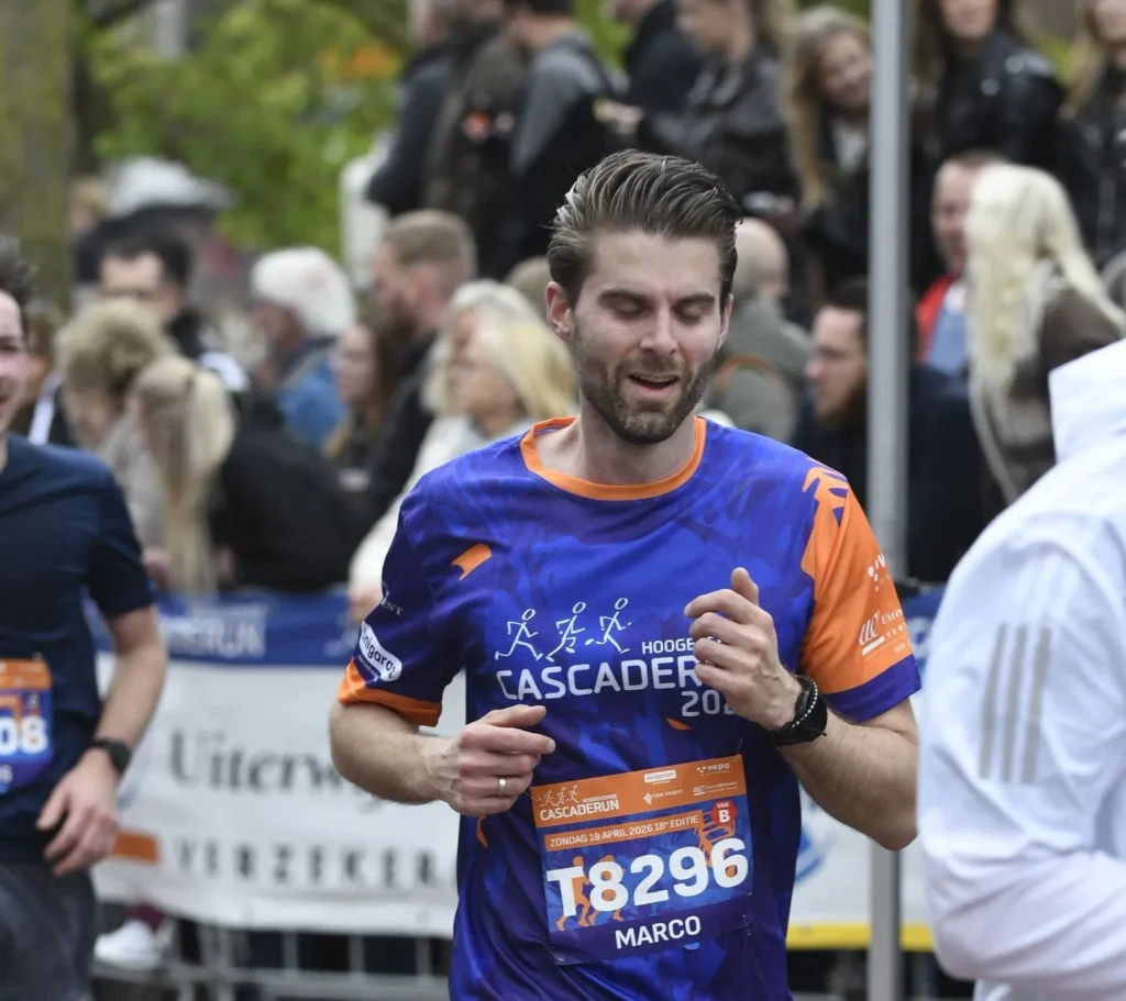 4 Uur in de auto voor 74 minuten knallen, Marco loopt zijn vierde provincie in Drenthe