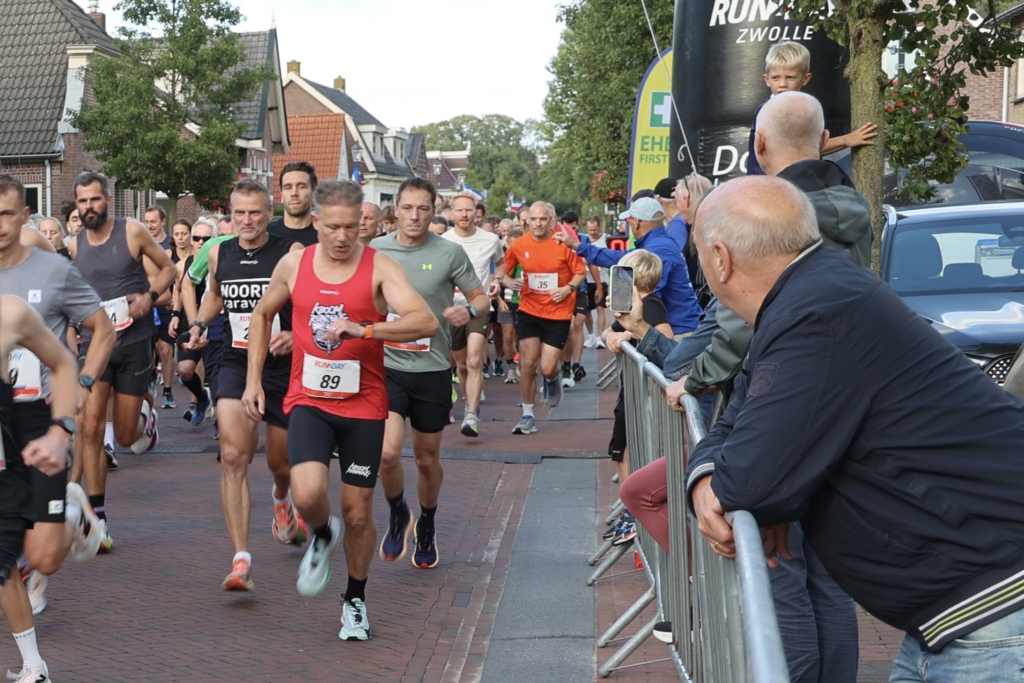 Vier coaches, één training: wat heb je als hardloper eigenlijk aan AI?